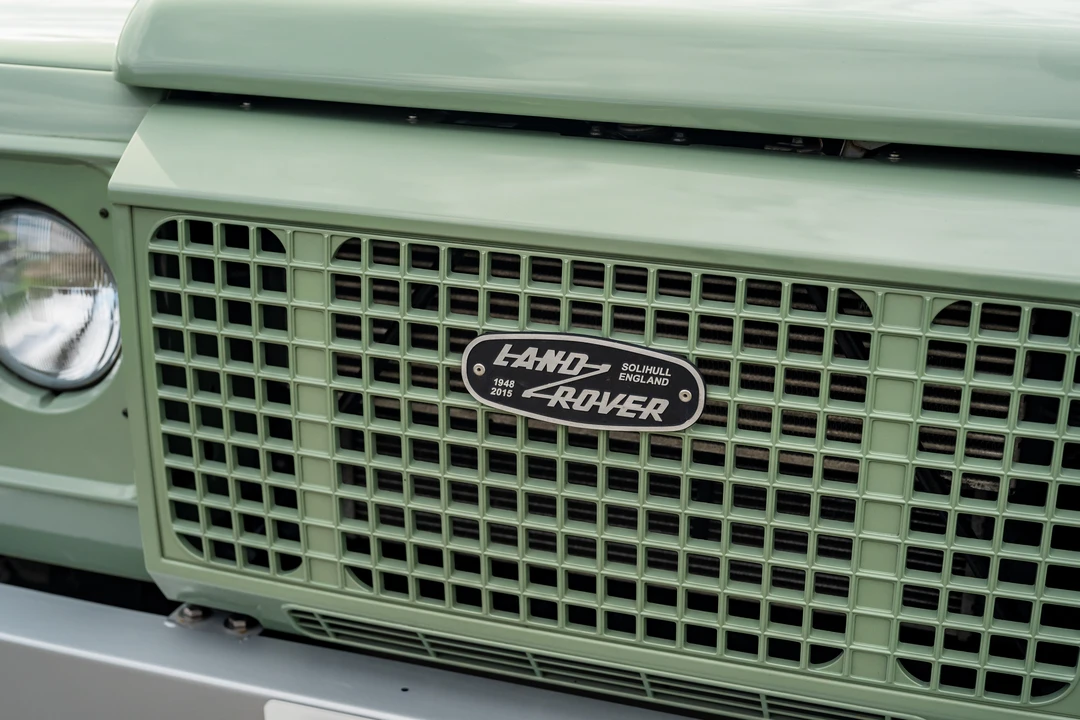 2015 Land Rover Defender 110 - Image 24 of 31