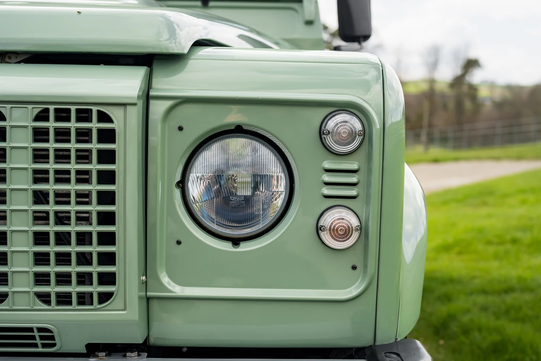 2015 Land Rover Defender 110 - Image 25 of 31