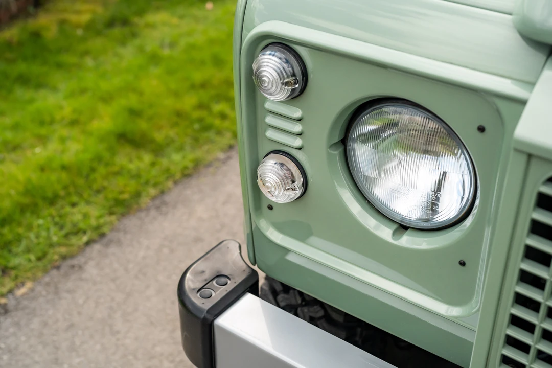 2015 Land Rover Defender 110 - Image 26 of 31