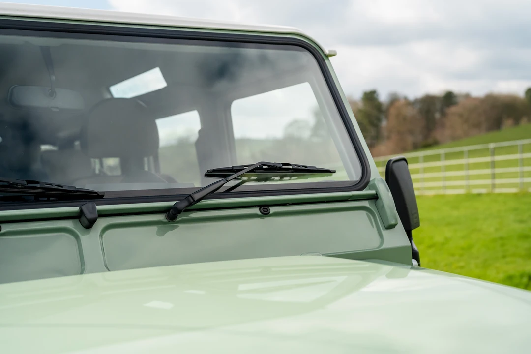2015 Land Rover Defender 110 - Image 29 of 31