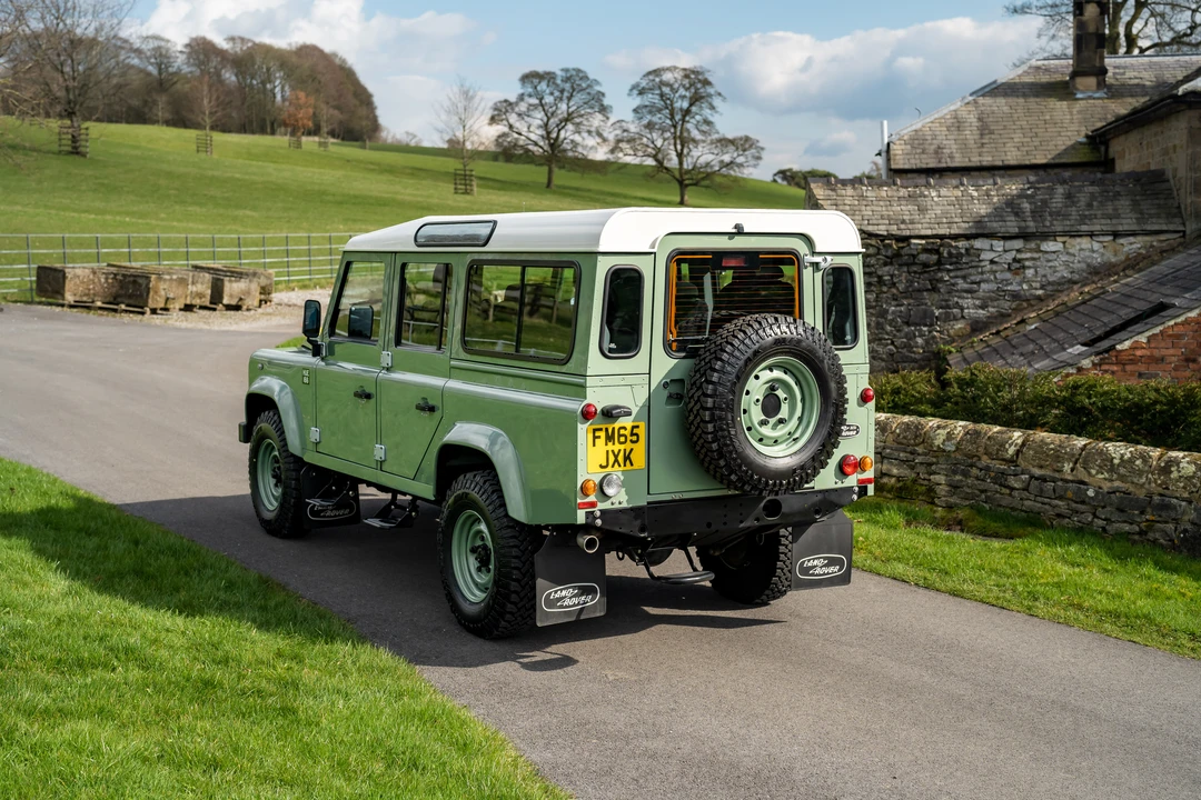 2015 Land Rover Defender 110 - Image 13 of 31