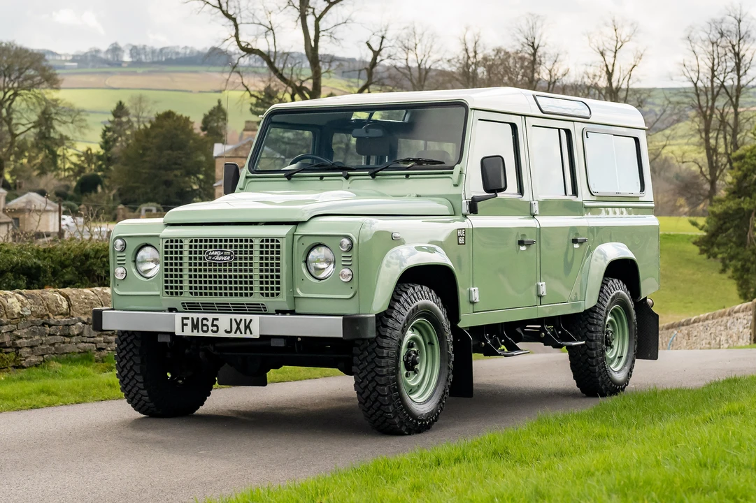 2015 Land Rover Defender 110 - Image 2 of 31