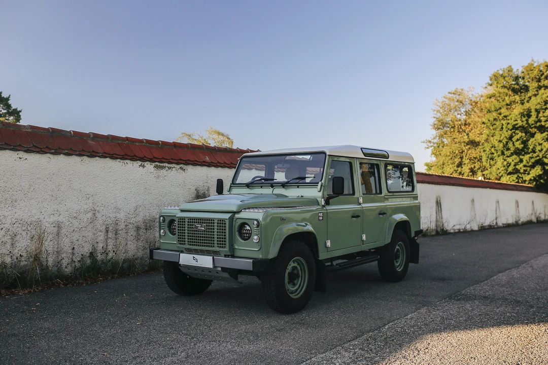 2015 Land Rover Defender 110 - Image 4 of 31