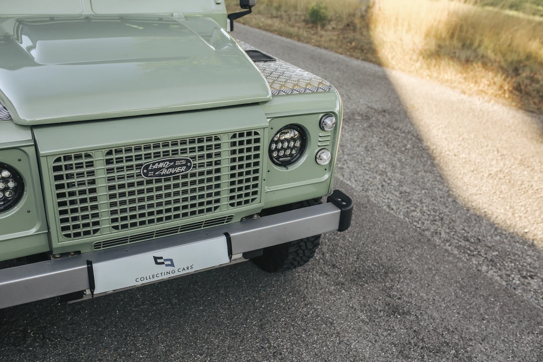 2015 Land Rover Defender 110 - Image 22 of 31