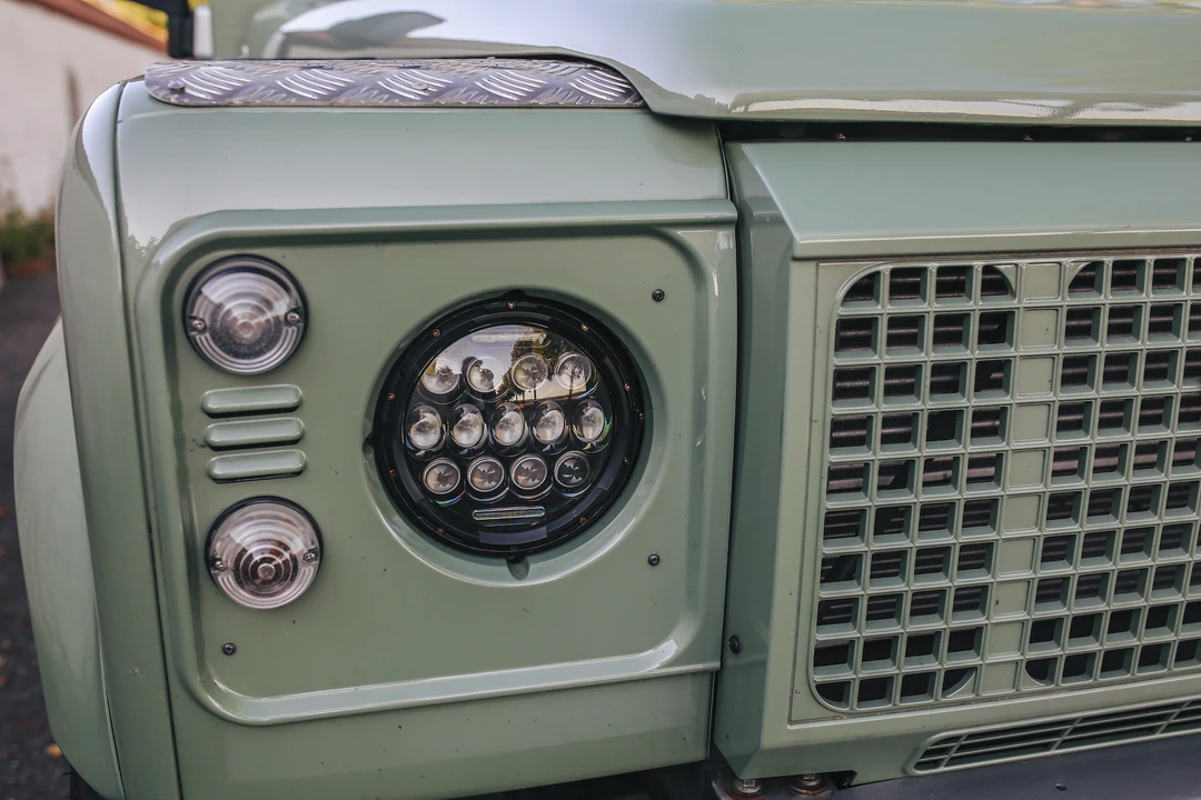 2015 Land Rover Defender 110 - Image 23 of 31