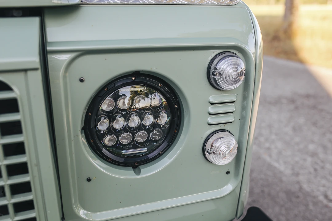2015 Land Rover Defender 110 - Image 25 of 31