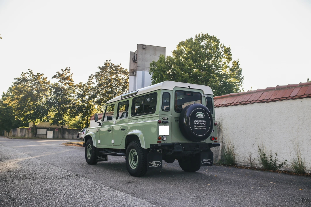 2015 Land Rover Defender 110 - Image 11 of 31