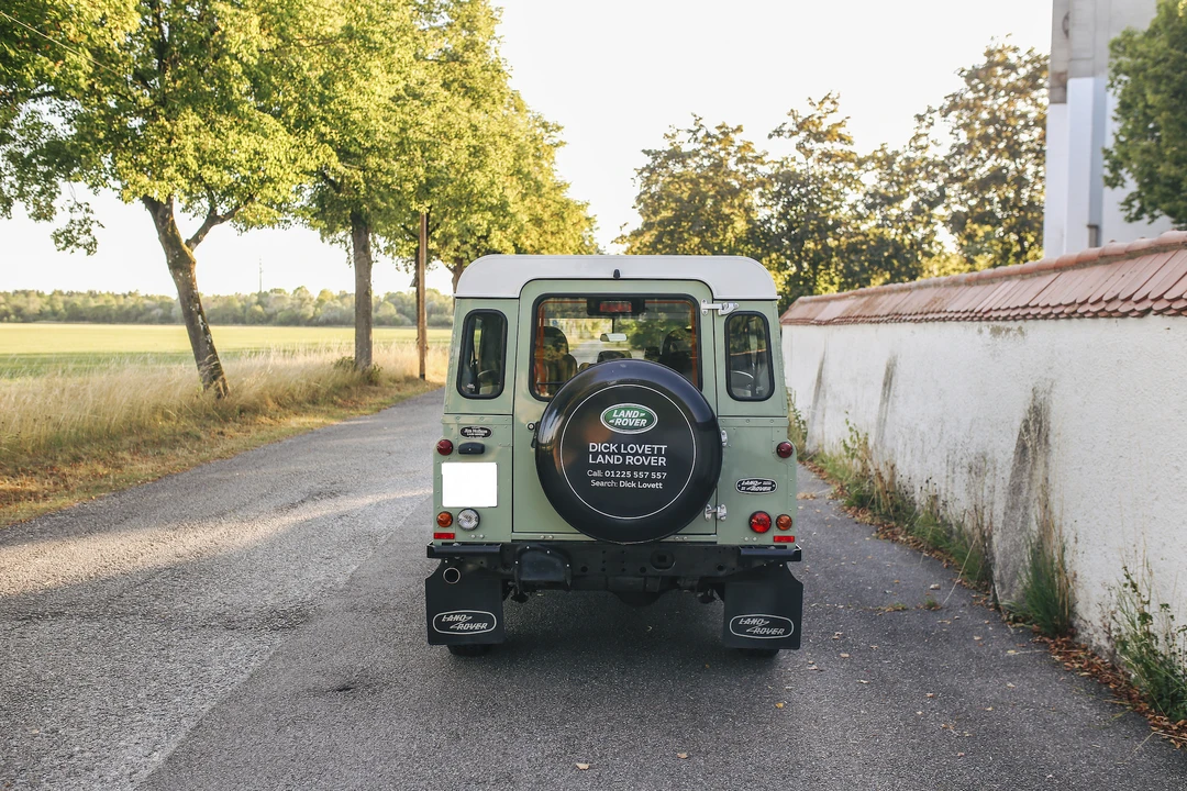 2015 Land Rover Defender 110 - Image 13 of 31