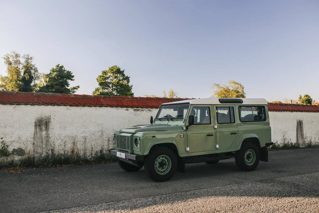 2015 Land Rover Defender 110 - Image 18 of 31