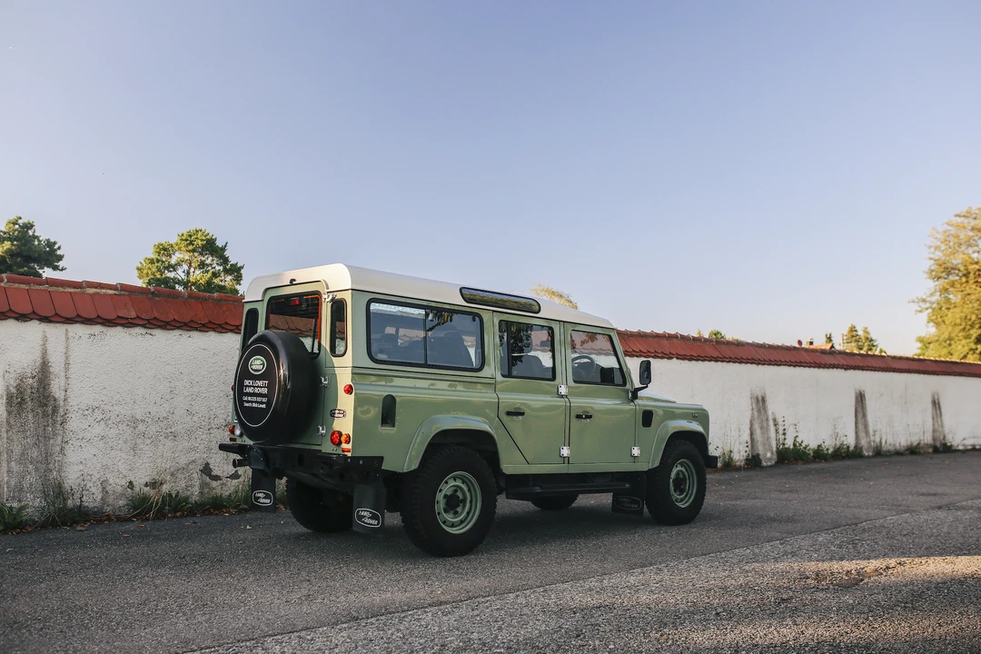 2015 Land Rover Defender 110 - Image 19 of 31