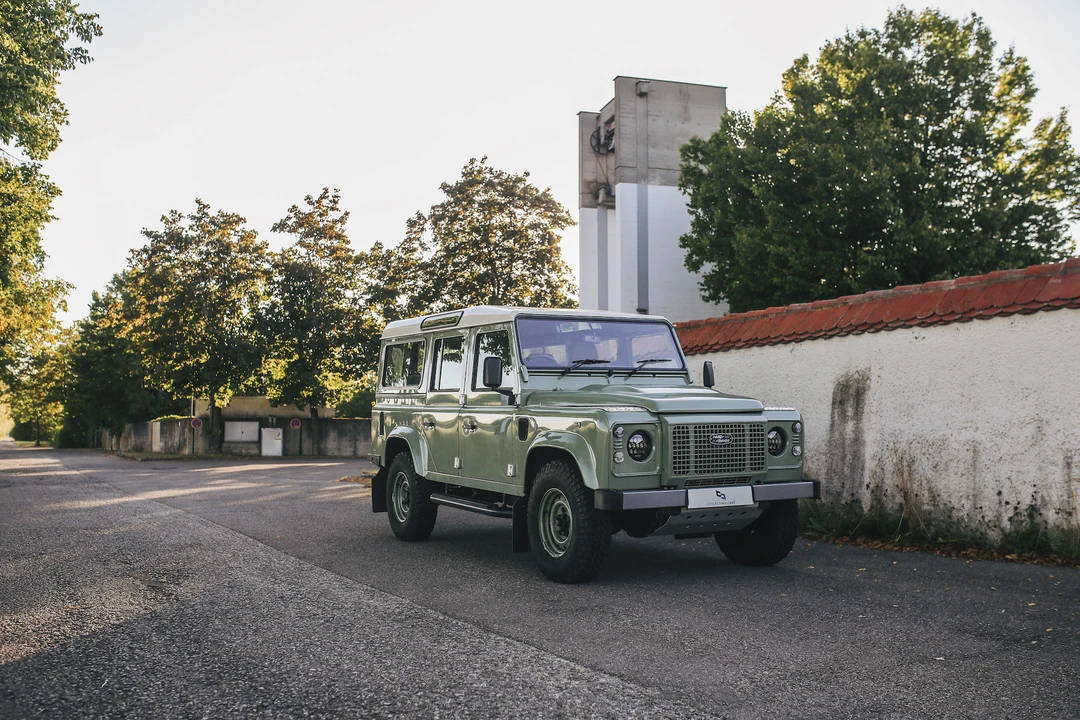 2015 Land Rover Defender 110 - Image 16 of 31