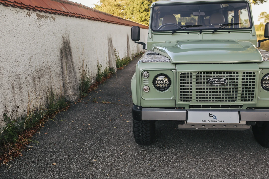 2015 Land Rover Defender 110 - Image 29 of 31