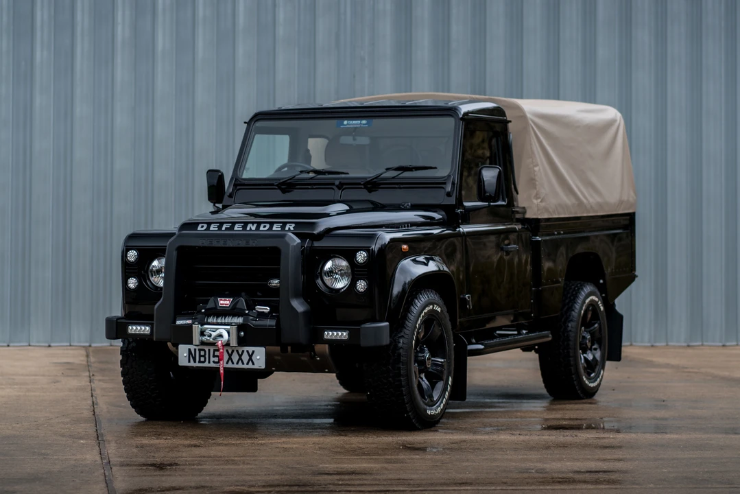 2015 Land Rover Defender 110 - Image 2 of 31