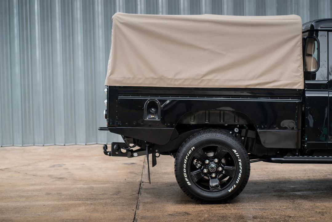 2015 Land Rover Defender 110 - Image 18 of 31