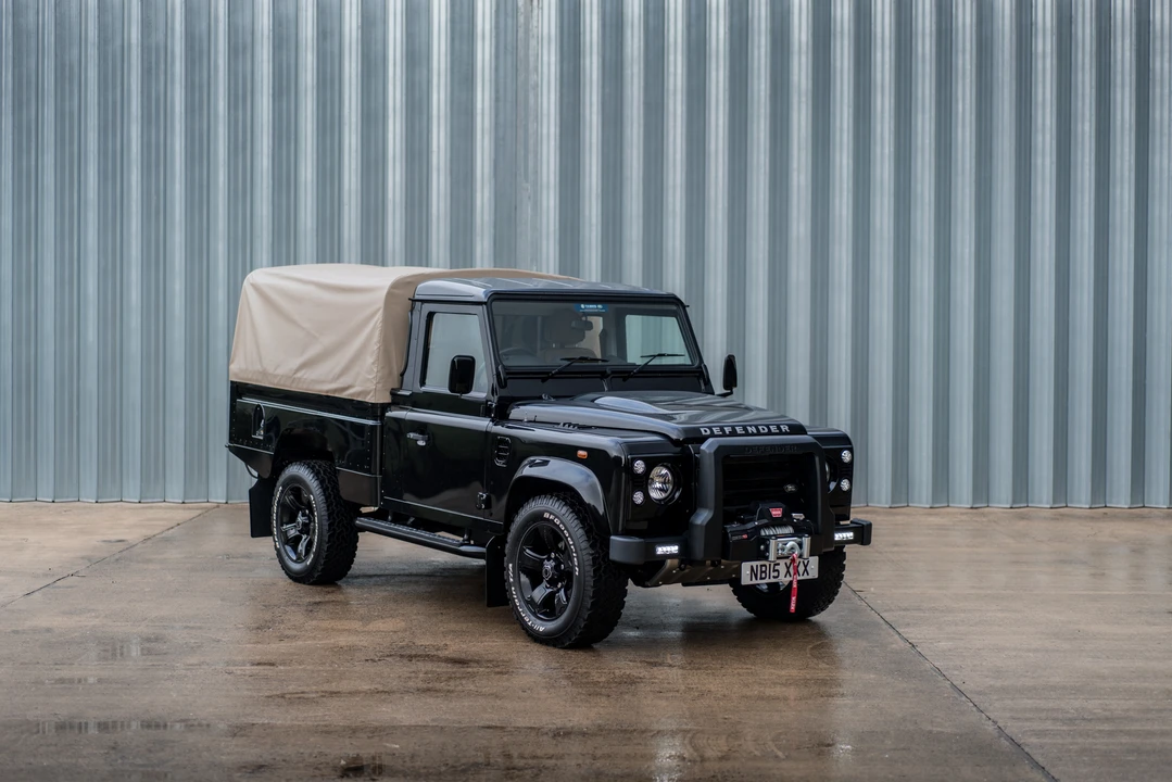 2015 Land Rover Defender 110 - Image 11 of 31