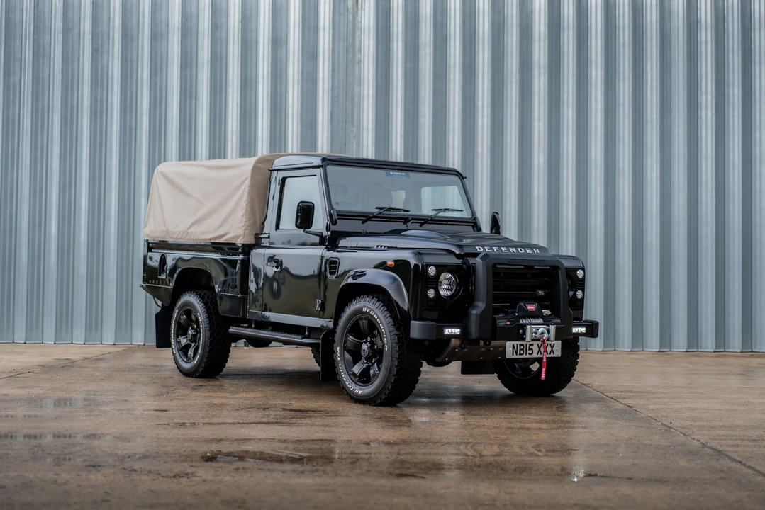 2015 Land Rover Defender 110 - Image 4 of 31