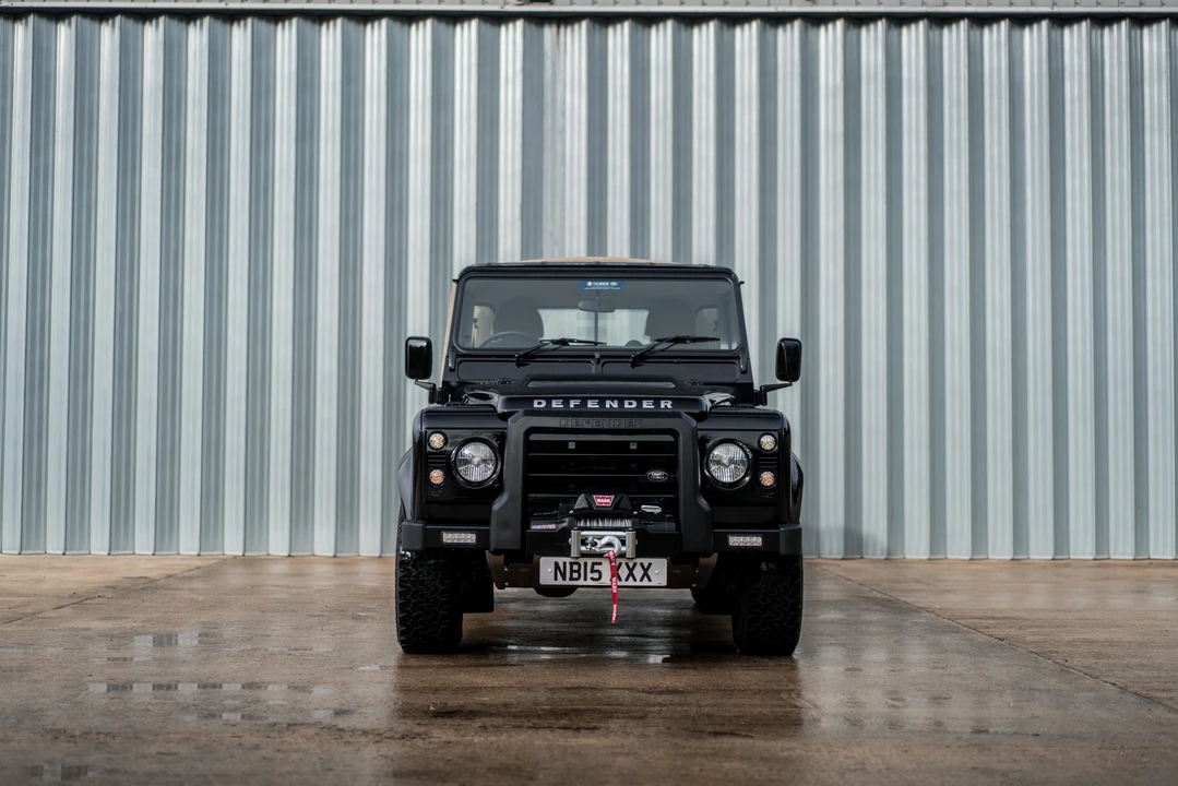 2015 Land Rover Defender 110 - Image 3 of 31
