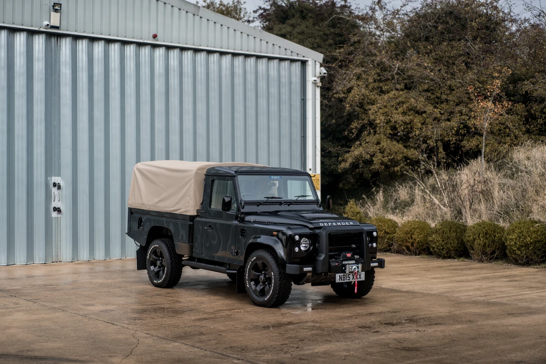 2015 Land Rover Defender 110 - Image 12 of 31