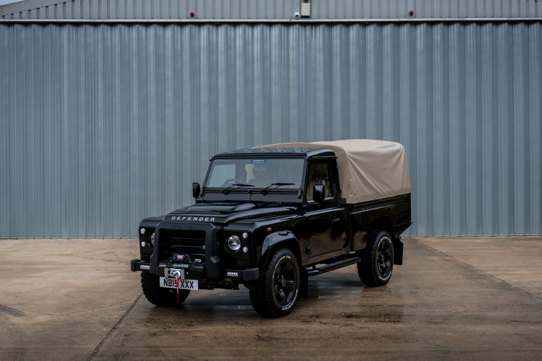2015 Land Rover Defender 110 - Image 13 of 31