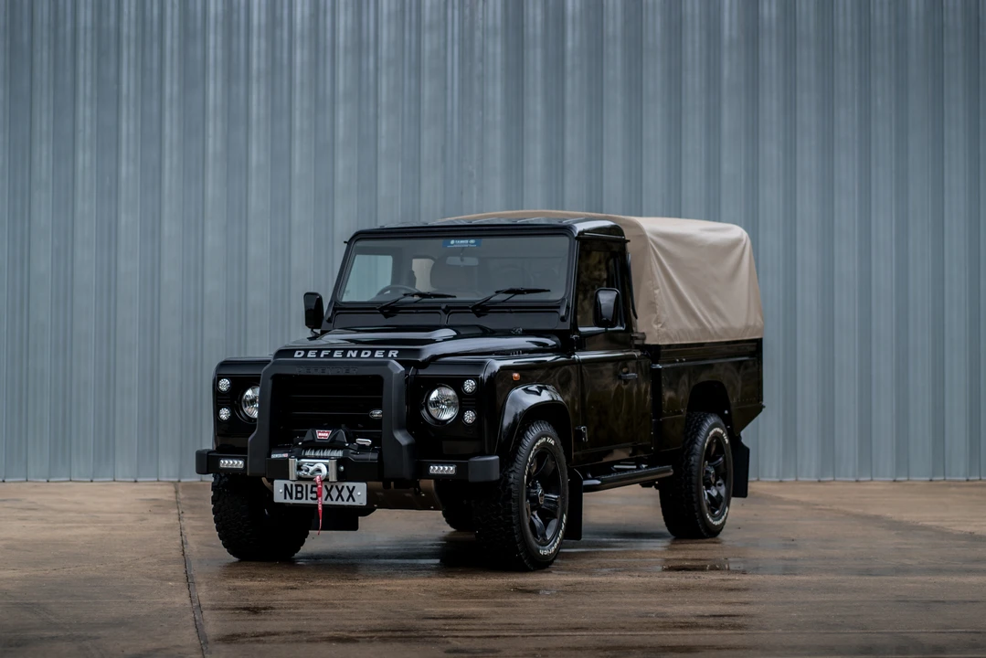 2015 Land Rover Defender 110 - Image 10 of 31