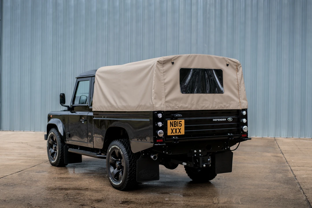 2015 Land Rover Defender 110 - Image 8 of 31