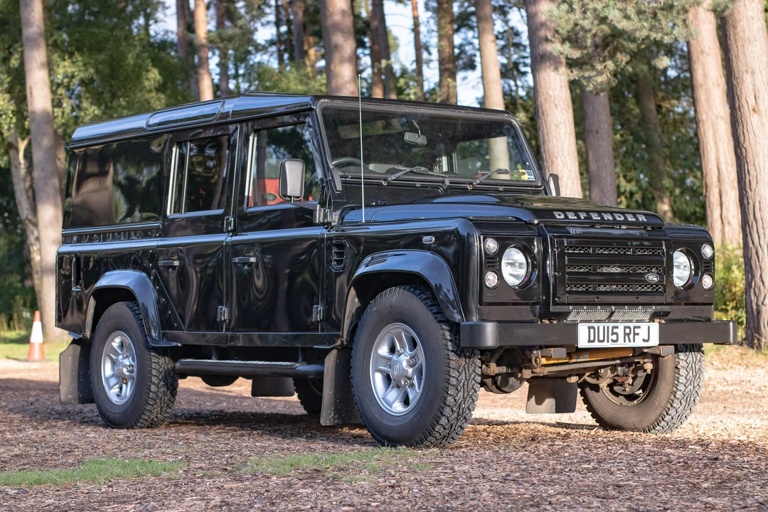 2015 Land Rover Defender 110 - Image 5 of 31