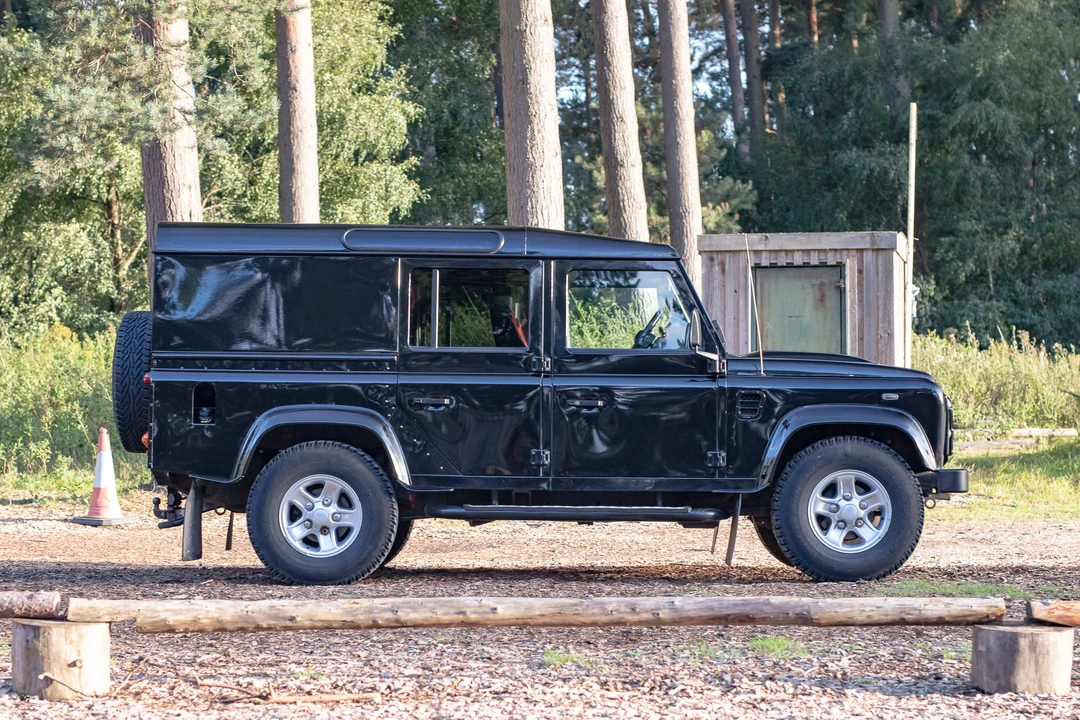 2015 Land Rover Defender 110 - Image 7 of 31