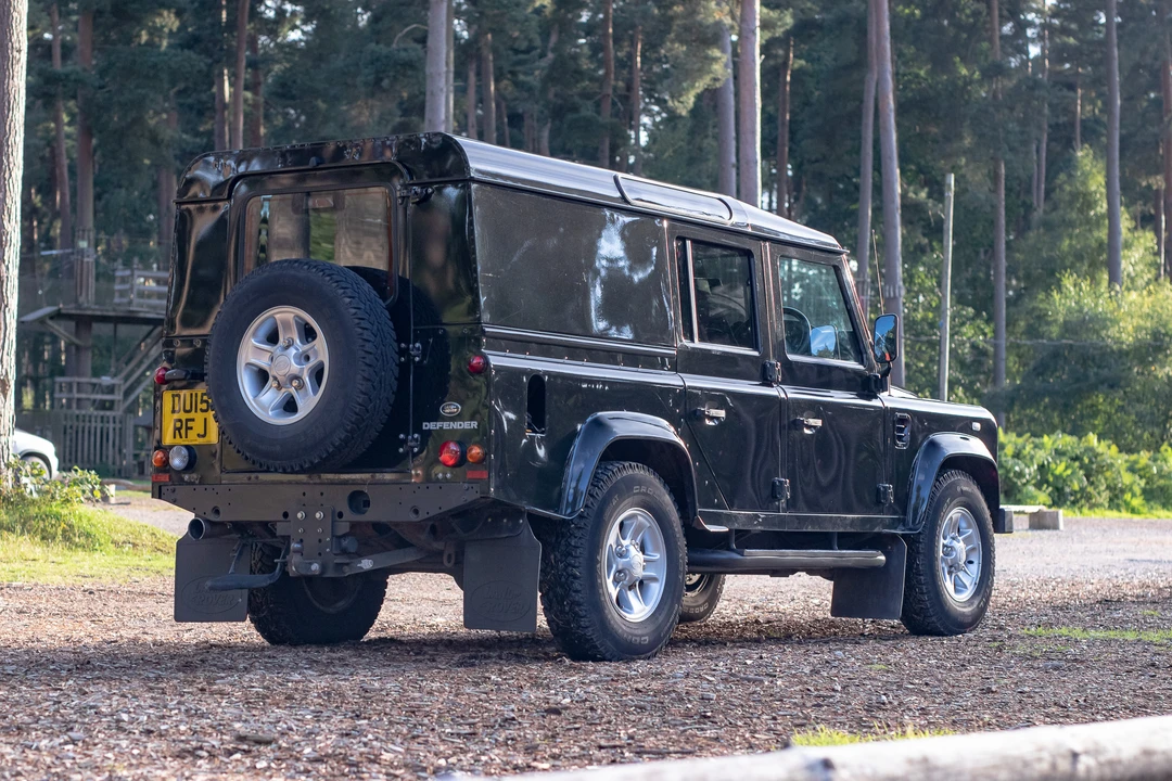2015 Land Rover Defender 110 - Image 9 of 31