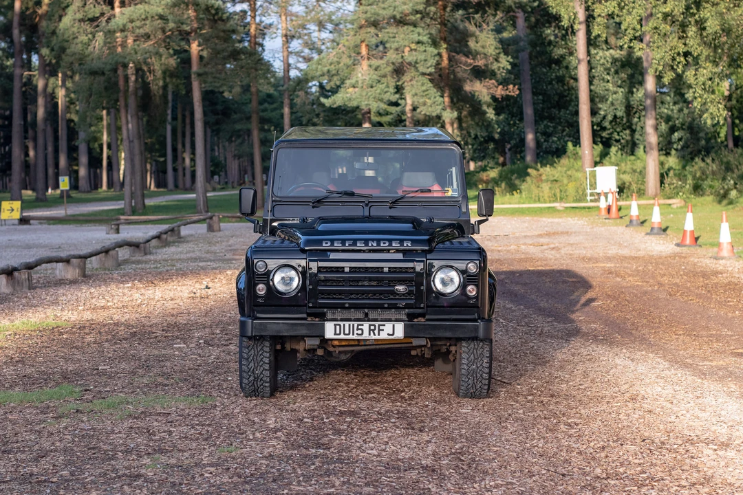2015 Land Rover Defender 110 - Image 10 of 31