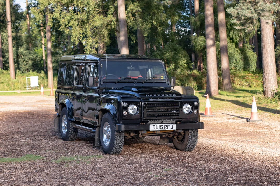 2015 Land Rover Defender 110 - Image 11 of 31