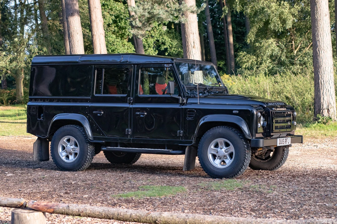 2015 Land Rover Defender 110 - Image 13 of 31