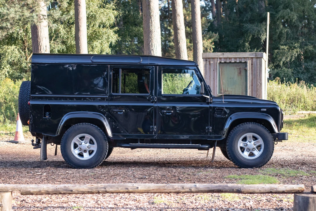 2015 Land Rover Defender 110 - Image 14 of 31