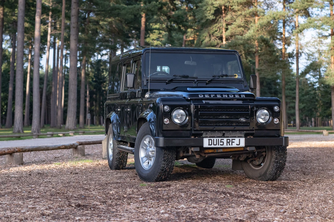 2015 Land Rover Defender 110 - Image 15 of 31