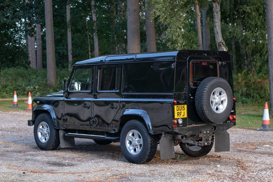 2015 Land Rover Defender 110 - Image 24 of 31