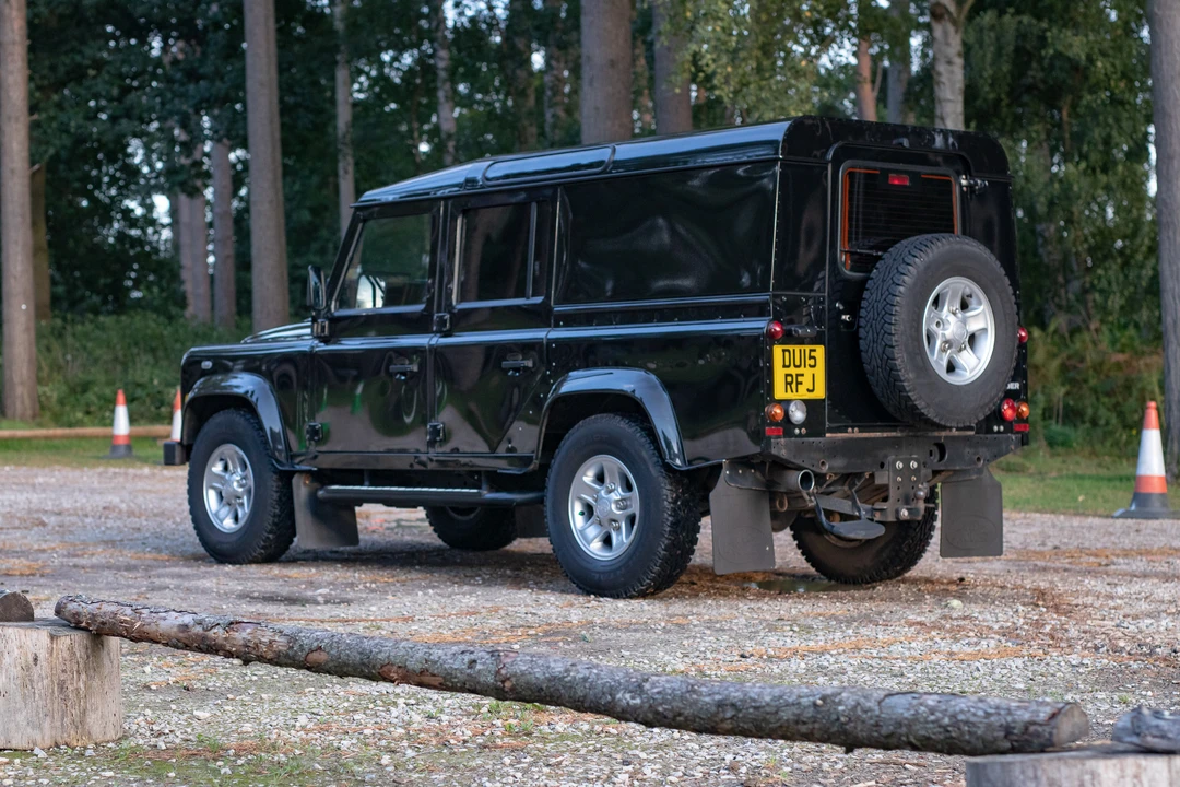 2015 Land Rover Defender 110 - Image 25 of 31