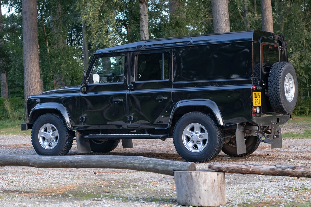 2015 Land Rover Defender 110 - Image 27 of 31