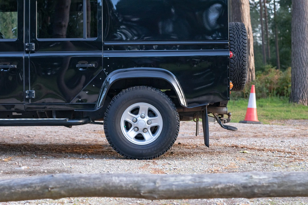 2015 Land Rover Defender 110 - Image 29 of 31