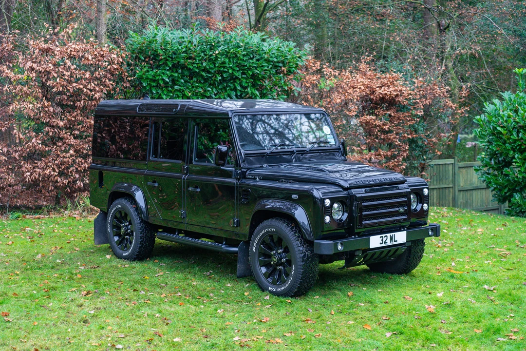 2015 Land Rover Defender 110 - Image 3 of 31