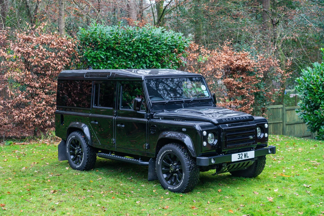 2015 Land Rover Defender 110 - Image 5 of 31