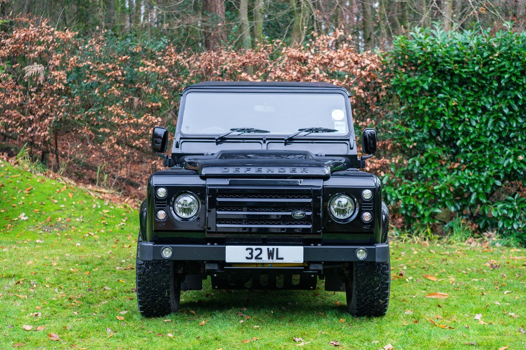 2015 Land Rover Defender 110 - Image 6 of 31
