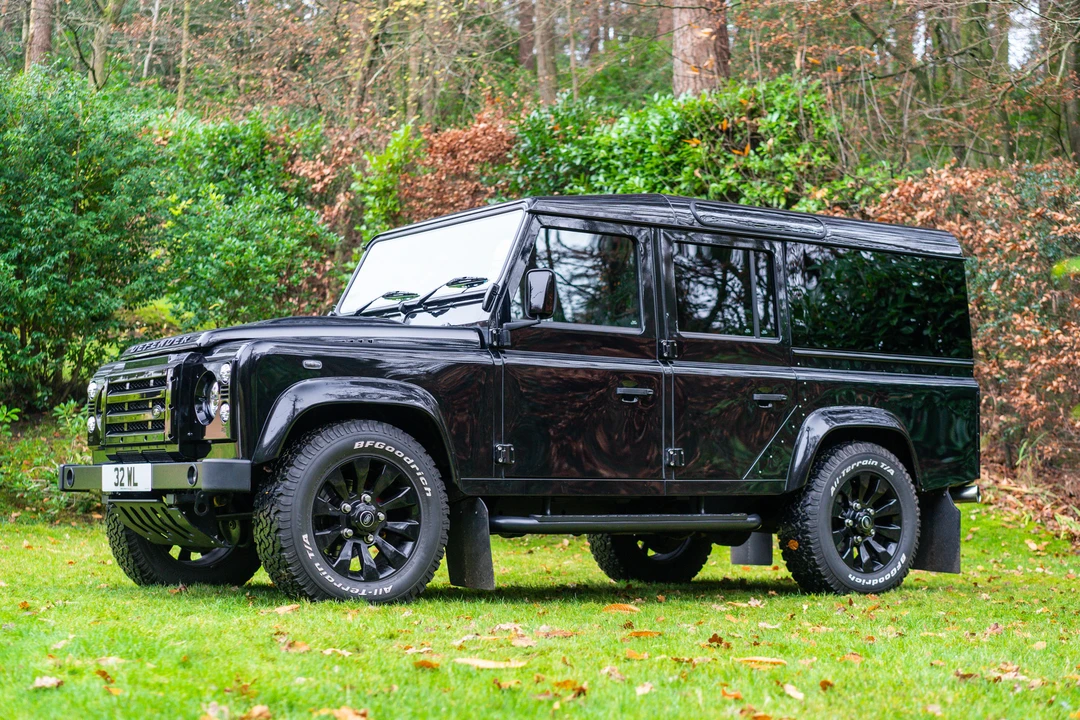 2015 Land Rover Defender 110 - Image 10 of 31