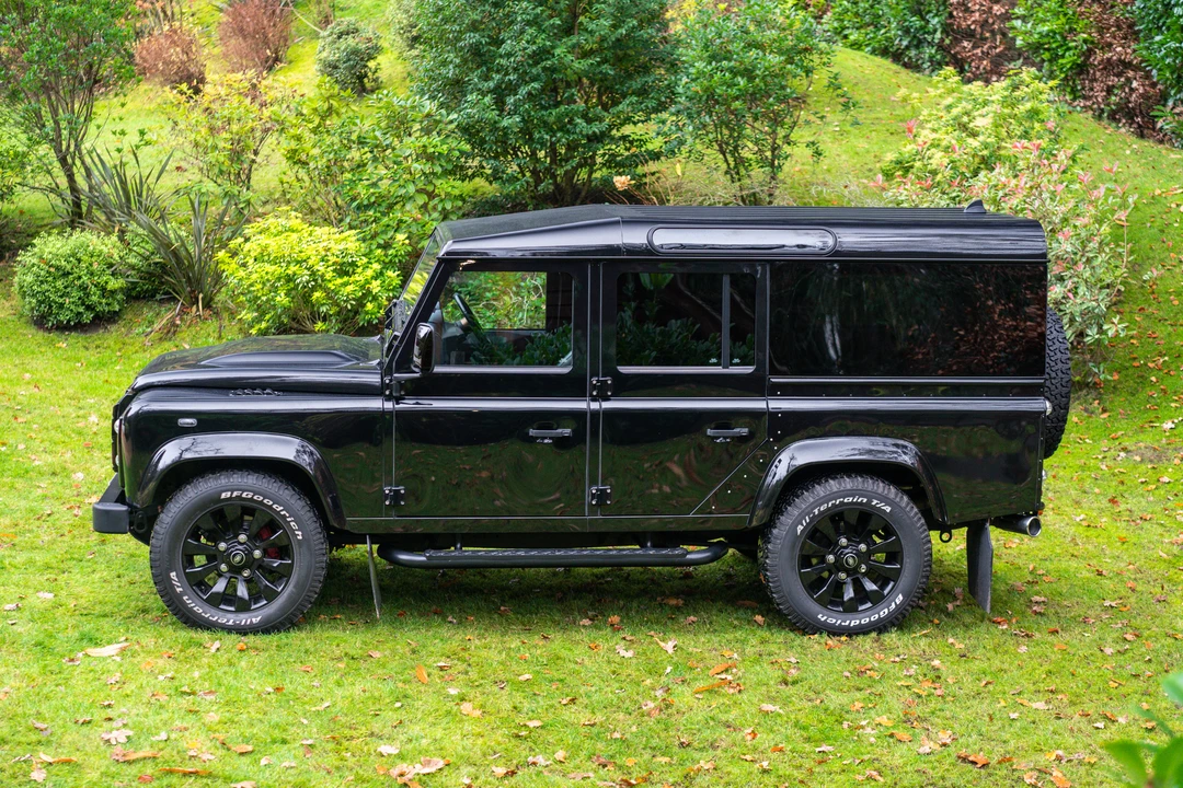 2015 Land Rover Defender 110 - Image 11 of 31