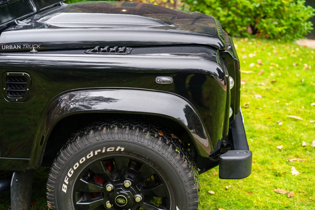 2015 Land Rover Defender 110 - Image 19 of 31