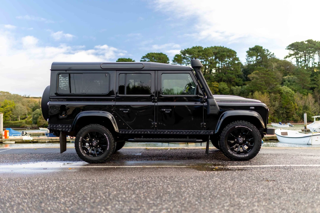 2015 Land Rover Defender 110 - Image 5 of 31