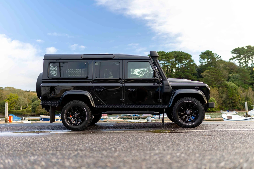 2015 Land Rover Defender 110 - Image 15 of 31