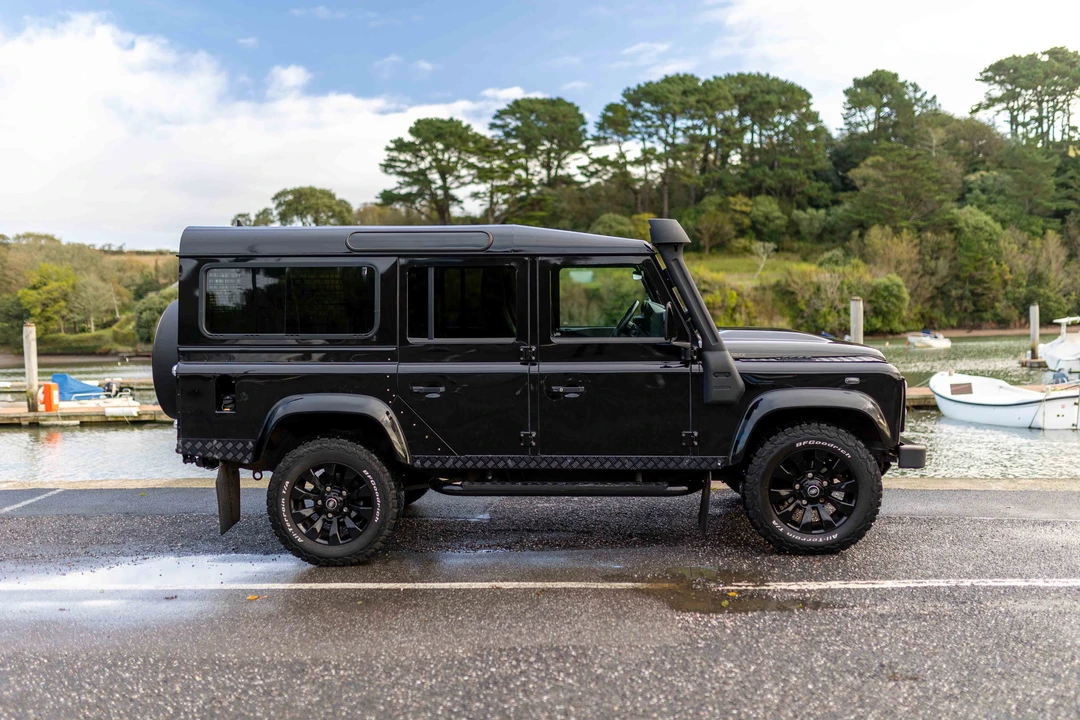 2015 Land Rover Defender 110 - Image 14 of 31