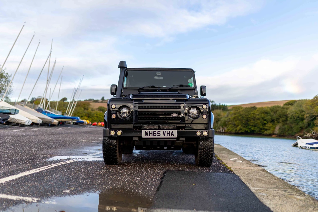 2015 Land Rover Defender 110 - Image 12 of 31