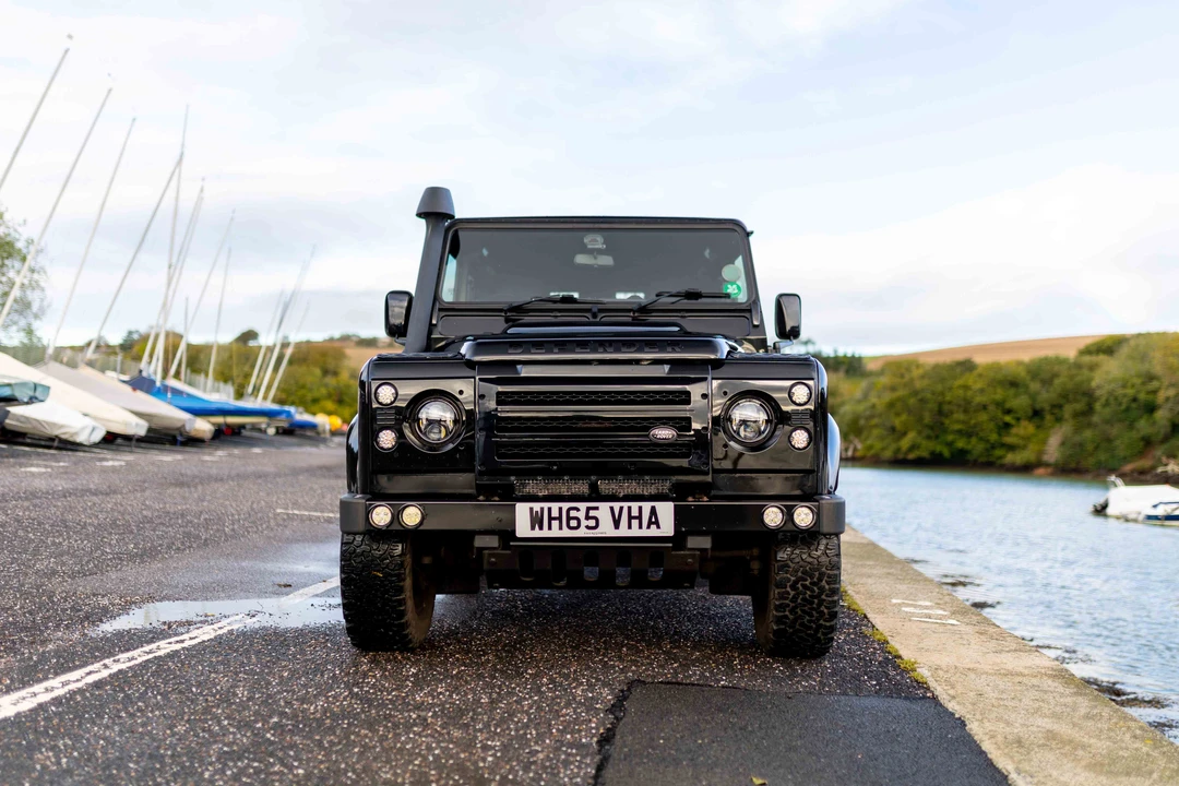 2015 Land Rover Defender 110 - Image 3 of 31