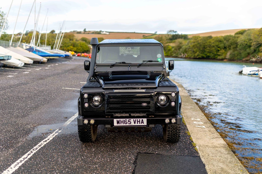 2015 Land Rover Defender 110 - Image 11 of 31