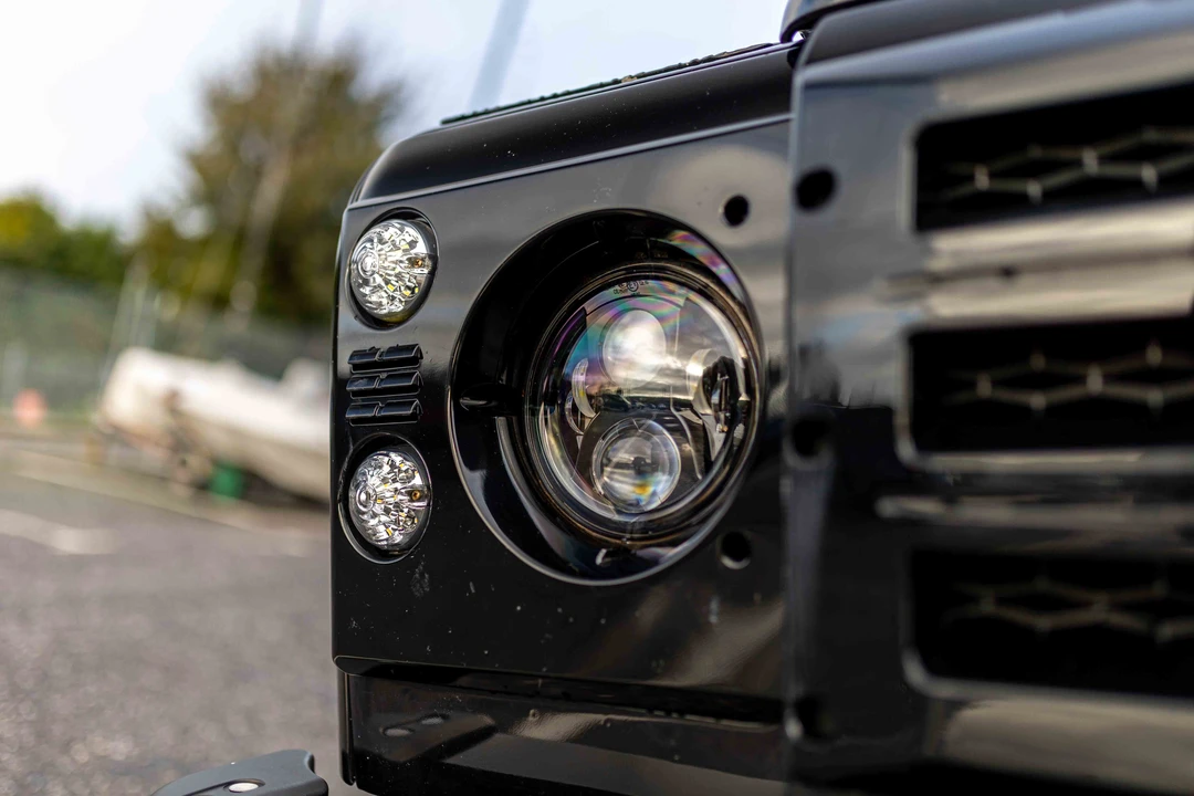 2015 Land Rover Defender 110 - Image 25 of 31